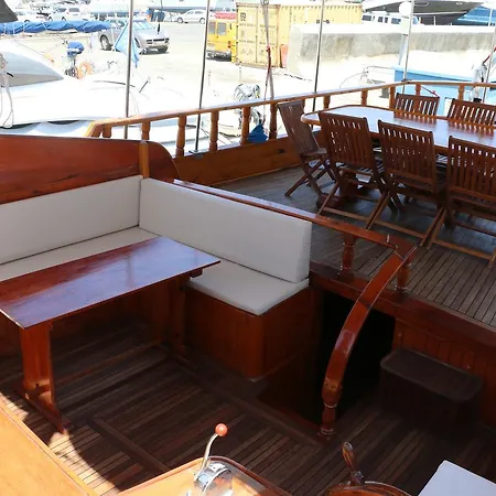 Panormitis Sailing Yacht Botel *
