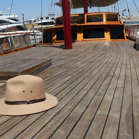 Panormitis Sailing Yacht Bådhotel Larnaca